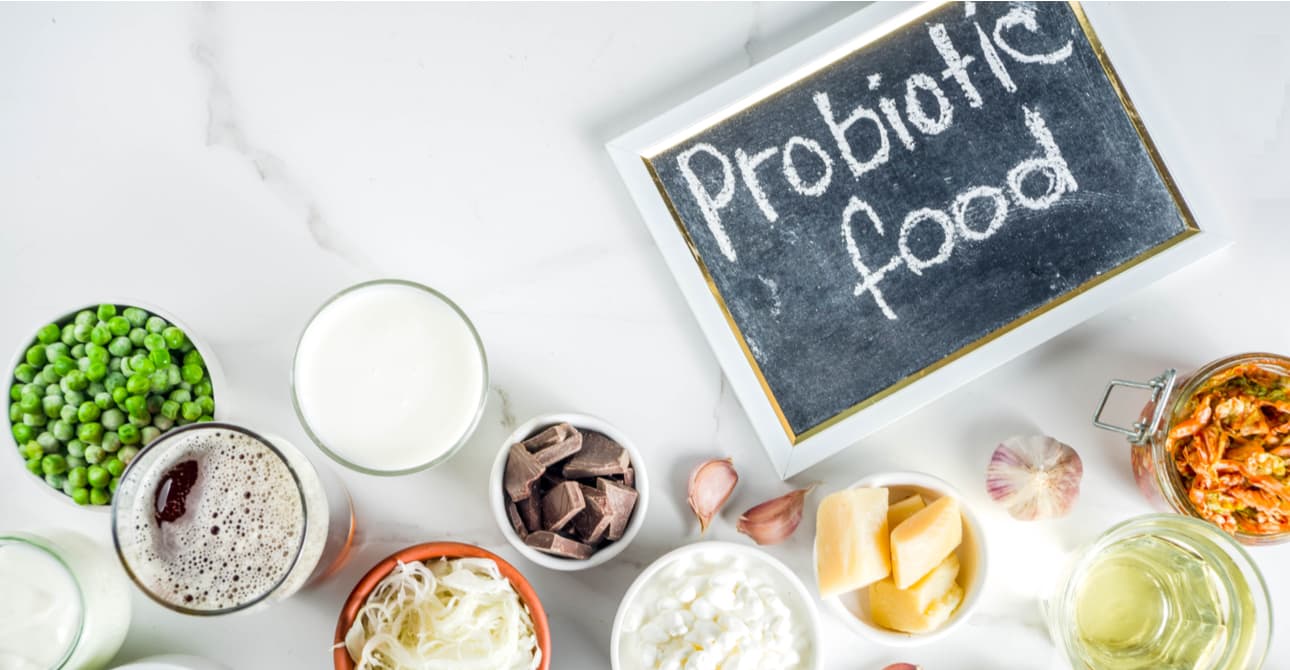 Các thực phẩm probiotic như sữa chua, phô mai, kim chi, dưa cải muối